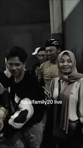 apa kalian juga ngerasain pelukan hangat mama Mila Bogor untuk @DA7.Valen, semoga yang terbaik ya #madura #valen #indosiar #fyp #milen 