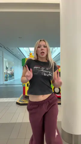 It’s so weird dancing in public #dance #viral #fyp #trending #auburnpearl 