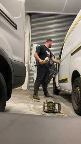 Alex on polishing duty 🤩 #vans #foryoupage #fyp #foryou #ditl 