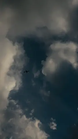 كاد الحنين الليلة أن يكسر ساقي ، ففي أحد أزقة الذاكرة، تعثرت بجثة لأحد أجمل أيامي ...!!#تصويري📸 #موسيقى #اكسبلورexplore #طرب #explore 