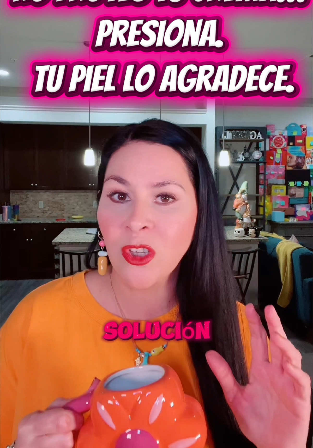 Cuando frotas, irritas. Cuando presionas, ayudas a que la crema entre donde debe sin sensibilizar la piel. 🌿 Presiona. 🌿 Respira. 🌿 Y deja que el producto haga su trabajo. Pequeños cambios que hacen magia en la textura y en la calma de tu piel. ✨ #cuidadodelapiel #skincare #rutinafacial 