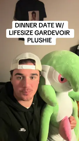 DINNER DATE W/ LIFESIZE GARDEVOIR PLUSHIE @Chili’s Grill & Bar #pokemoncards #scalpy #phantasmalflames #flippy #gardevoir 