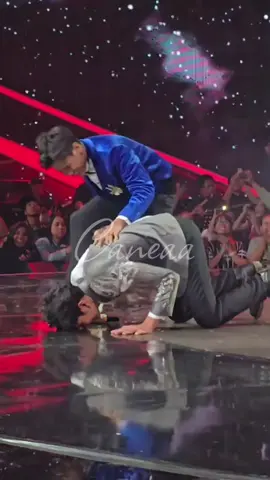 Dari sekian banyak peserta DA7 cowok ternyata yg tersisa hanya tinggal mereka berdua aja🥹 kalo sampe arbil pulang valen bakalan kesepian bngt si begitupun arbil sebaliknya bismillah 3 besar ya kalian🥲 #valenda7 #arbilda7 #dangdutacademy7 