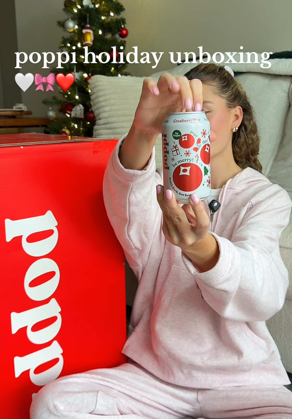 IT’S NOT CHRISTMAS WITHOUT CRANBERRY FIZZ!!! 🤍🎀❤️ poppi advent calander unboxing !!! @drinkpoppi #poppi #poppicranberryfizz #poppipartner #adventcalendar #prunboxing 