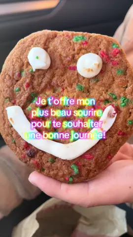 Les biscuits sourires édition des fêtes sont de retour chez @Tim Hortons!! En plus c’est pour une bonne cause! @Tim Hortons QC #Biscuits #Cookies #Smile #GoodVibes #Christmas 