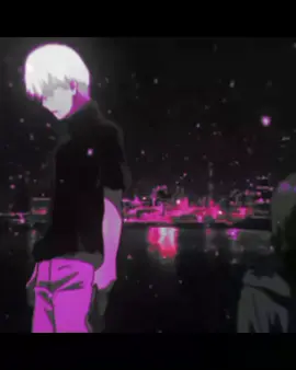 опять же 120fps | kaneki ken edit  Ниже — структурированная и понятная справка об аниме «Токийский гуль» (Tokyo Ghoul). Если нужно — могу сделать краткий пересказ первого сезона, разобрать персонажей или отметить ключевые отличия аниме от манги. Краткий синопсис - Действие происходит в Токио, где после таинственной катастрофы появились существа — гули: они внешне похожи на людей, но питаются людьми. - Главный герой — студент Кэн Канеки, который после нападения гула и операции получает органы этой гулеси и превращается в «полугулю». Он вынужден жить между двумя мирами: человеческим и гулём, пытаясь сохранить человечность. - Сюжет затрагивает выживание, конфликты между гульями и людьми (следственными организациями), личную идентичность и моральные дилеммы. Жанры и настроение - Темное фэнтези, хоррор, психологическая драма, с элементами экшна. - Атмосфера мрачная, много насилия, кровавых сцен и психологических травм. Главные темы - Что значит быть человеком / монстром. - Идентичность и потеря «я». - Социальная изоляция и предвзятость. - Последствия насилия и травмы. - Вопросы мести, справедливости и выживания. Ключевые персонажи (без спойлеров) - Кэн Канеки — главный герой, тихий студент, чья жизнь меняется кардинально. - Ризе Камиширо — гулесообразная девушка, чье вмешательство в судьбу Канеки ключевое. - Тока Киришима — гулеская девушка, сложный персонаж с ярким характером. - Другие важные фигуры — члены кафе «Anteiku», оперативники из CCG (спецслужбы по борьбе с гулами) и различные лидеры гулей — у каждого свои мотивы и трагедии. Адаптации и порядок просмотра - Манга: автор Sui Ishida — оригинальная история (рекомендуется читать для полного и детального сюжета). - Аниме (выпуск по годам):   - Tokyo Ghoul (сезон 1, 2014) — адаптирует часть манги.   - Tokyo Ghoul √A (сезон 2, 2015) — много отклонений от манги, имеет оригинальную концовку.   - Tokyo Ghoul:re (сезоны 1 и 2, 2018) — продолжение по мотивам манги, но многие сочли адаптацию сжатой и упрощённой.   - Есть OVA и фильмы (адаптации, спин‑оффы). - Рекомендация: если хотите полноценную историю — сначала посмотреть первый сезон, а затем читать мангу (или смотреть аниме и потом читать мангу, чтобы понять все нюансы и детали, которых не хватило в аниме). Музыка и стиль - Саундтрэк отмечают за атмосферность; открывающая песня первого сезона — «Unravel» от TK from Ling tosite sigure — стала очень популярной. - Визуально аниме тёмное, с выразительной работой по дизайну глазу (как у гулей — ка‌кэ — маски и кагуне). Отличия аниме от манги - Сезон √A и некоторые сюжетные линии в Tokyo Ghoul:re сильно отличаются от манги — в аниме были упрощения и сокращения, из‑за чего в нём теряются мотивы и развитие персонажей. Поэтому фанаты часто советуют читать мангу для полного понимания истории. Контент‑внимание - Рекомендуемый возраст: 16+ (из‑за сцен насилия, крови и тяжёлых психологических тем). - Если вам неприятны жестокие или трагические сцены, будьте осторожны. Где смотреть - Аниме часто доступно на легальных стрим‑платформах (Crunchyroll, Netflix, другие сервисы) — проверьте актуальную доступность в вашем регионе. Если хотите, могу: - Сделать краткий пересказ первого сезона (с пометкой «со спойлерами»).  - Разобрать финал и отличия между аниме и мангой.  - Описать характеры и мотивации главных персонажей подробнее.