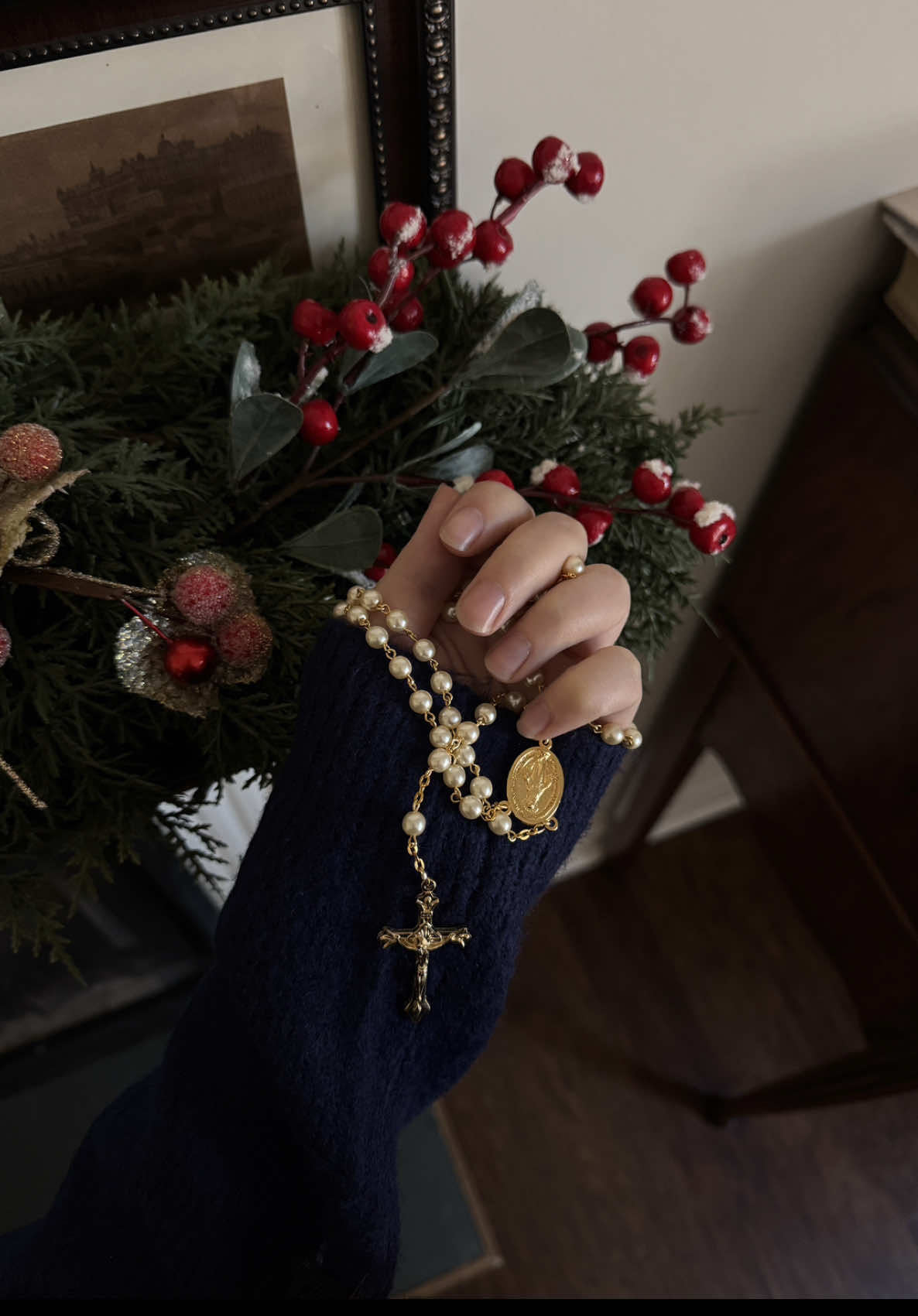 A little early, but my heart is already settling into the quiet beauty of Advent. A season of joy and hopeful waiting — like lighting a candle in the dark and trusting that dawn is coming. It’s an invitation to slow down, to ready our hearts for the miracle of the Incarnation, and to look for Christ’s presence woven into the simplest parts of our days. This is my first Advent since returning to the Church, and my heart couldn’t be more full — full of the Holy Spirit, full of gratitude, and guided once again by the beautiful traditions that lead us toward Him. #advent #catholictiktok #catholiccreatives #christmasiscoming #christmasseason 