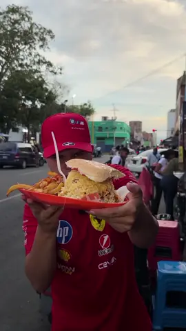 Justo ahora por 1.50$ en adelante puedes resolver tú almuerzo hasta tus cenas por un excelente precio y calidad, están ubicadas justo alfrente de la entrada del centro comercial cosmos. 🌭🍔🍟 hay que alimentarnos muy bien este sábado será nuestra gran final 🤩🥳 @Liga Escarabajo  #barquisimeto🇻🇪🇻🇪🇻🇪🇻🇪🇻🇪🇻🇪 #videoviral #comida #viraltiktok #paratiiiiiiiiiiiiiiiiiiiiiiiiiiiiiii 