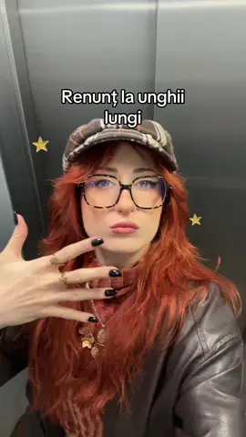 renunț la unghii “lungi”…. și da știu că sunt cele mai scurte unghii lungi, dar sunt lungi PENTRU MINE, ok??? 😭😭😭 thank you @_viiixmm_ 