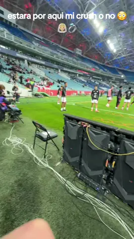 estará por aquí mi crush escondido entre tanto hombre guapo👰🏼‍♂️💍 Chile🇨🇱 vs Perú🇵🇪 instagram Mahavsekruto 🏄‍♀️ ✈️ 