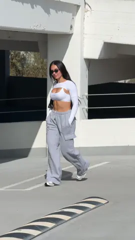 All outfits are up on sale for Black Friday NOW @Alphalete code FLORES to save up to 80% off ☺️🩷