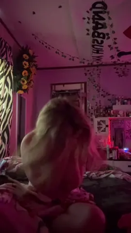 goodmorning to yall too!! anyways, obsessed w this song