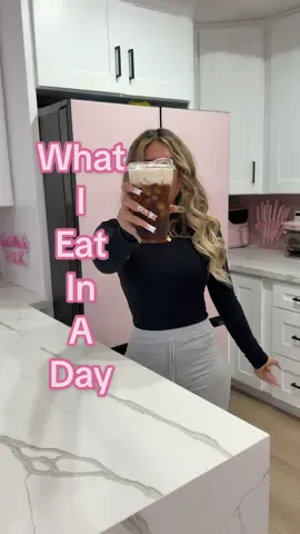 Should we make this series? 🙂‍↔️🩷 #whatieatinaday #wholefoods #healthyeating #lifesbetterwithkat #pinkkitchen 