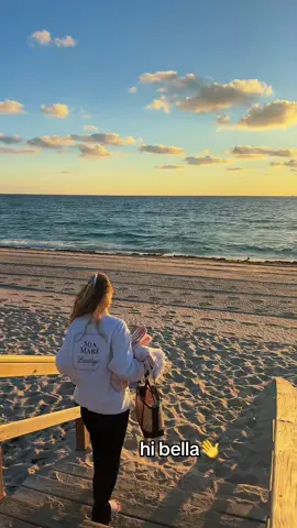 found so many beautiful shells till we were attacked by jellyfish #sunrise #shells 