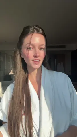 I actually do get ready this fast for my early morning check ins #flightattendant #flightattendantlife #fyp #cabincrew 