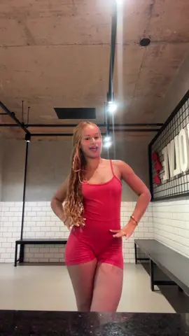 Macaquinho:@Pink Urban  🏷️| CLARA10 Já falei que sou viciada nessa música?😅 #gym #GymTok #gymgirl 