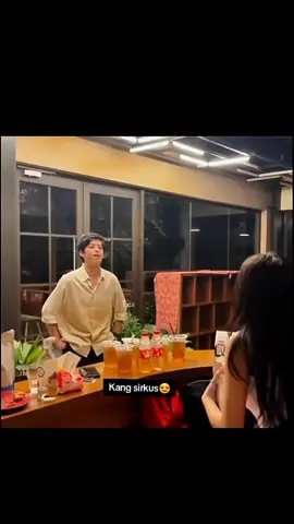 Bapak Nunjukin sebagian kecil Skill nya ke Ibu😍😍🥰...Siapa yg gak luluh lantak dengan cowo kacamata ini😍😍😍🥰 #filmranggadancinta  #elleya  #fyppppppppppppppppppppppp  #bestcouple 