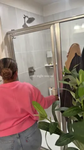 setting the tone before bed 🛁🧖🏽‍♀️💕 #selfcareroutine #cozynight #fyp #nightroutine #aesthetic 