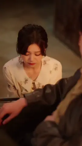 Part 2. Dikhianati tunangan, Laras justru dinikahi Marson—bos mafia paling berbahaya! 🔥 Di rumah ia manis dan penurut, tapi di luar… pembantai kejam yang melindungi istrinya. Saat mantan Laras mulai berulah, mereka lupa satu hal: suami Laras adalah raja neraka. ⚡ #DramaBox #Series #Shortfilms  #Drama #Aksi 