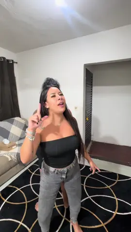 Claro que entramos na trend com nosso inglês de milhões😁😍🎤🤣