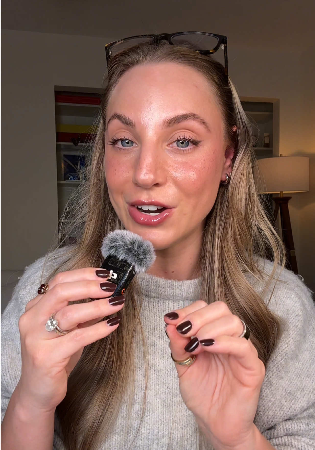 Controversial things I do with my own skin. Don’t yell at me Okk? TYSM. #skintips #skincaretips #retinolskincare #exfoliation #licensedesthetician 