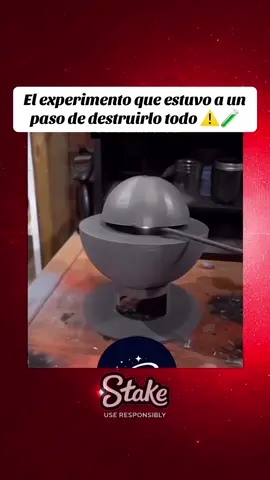 Un simple destornillador, una esfera de plutonio y un mínimo descuido fueron suficientes para desencadenar uno de los accidentes más mortales en la historia de la ciencia. Un experimento que nunca debió salir mal… pero lo hizo. Un recordatorio brutal de los límites que no deberían cruzarse. Contenido con fines educativos. Créditos a sus respectivos autores. DM para créditos o eliminación. #ciencia #historia #curiosidades #energía #investigación