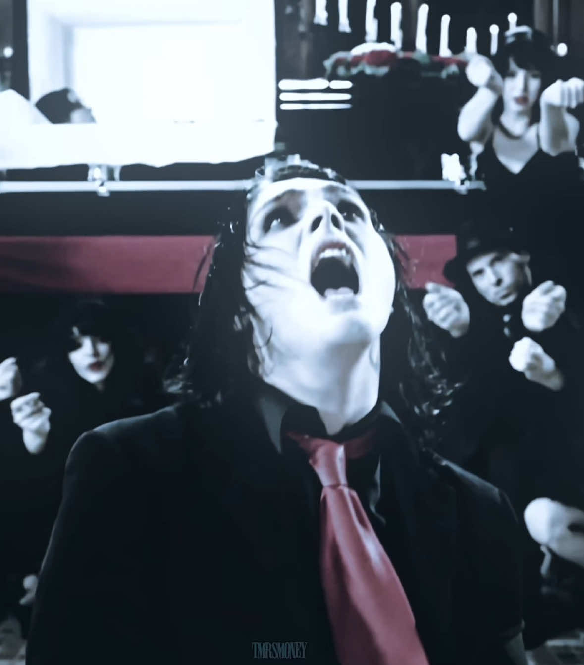 #GERARDWAY || made this at 7am bc my sleep schedule is non existent these days, who let mcr cook on the helena music video??? also i fw this editing style so hard, yes its simpler but im too lazy to come up with anything particularly creative atm #gerardwayedit #mcr #fyp #edit 