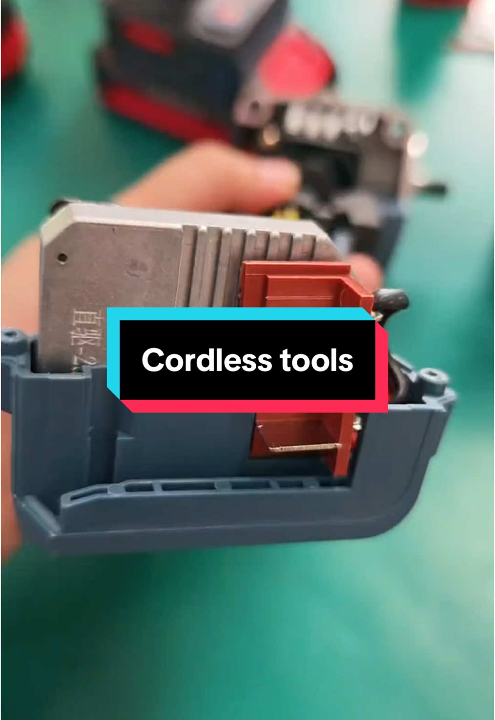 Quer ver como as ferramentas sem fio são produzidas? #PowerTools  #CordlessDrill  #WorkshopTools  #ElectricTools  #BatteryPowered  #DIY #fyp #impactdrill #hammerdrill #impactdriver  #impactwrench 