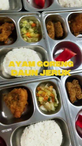 Menu Kamis, 20 November 2025 Karbohidrat : Nasi Protein Nabati : Tempe Goreng Protein Hewani : Ayam Goreng Daun Jeruk Terasi Sayur : Sop  Buah : Semangka Selamat Menikmati Menu MBG dari Kami Adik Adik!! 👋🏻✨🍗 Jangan Lupa Baca Doa dan Cuci Tangan Sebelum Makan Yaa 🥰☺️✨ #mbg #ayamgorengdaunjeruk 