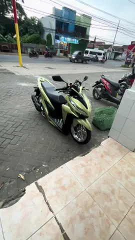 Proper style🤏🏼#vario #vario125 #variomodifikasi #fyp 