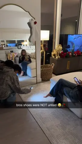 they were untied i swear @Breckie Hill 