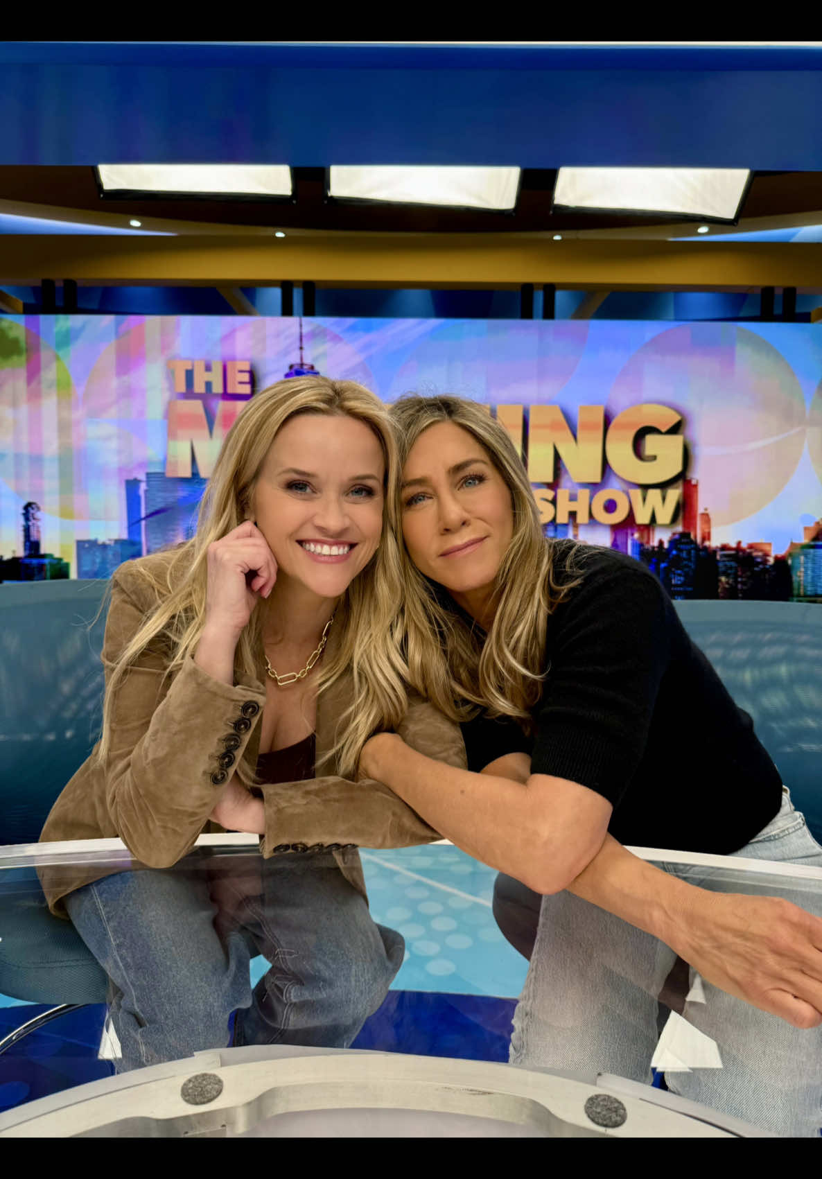 The Season 4 finale of @TheMorningShow is finally here and I’m still thinking about the last few scenes. I can’t wait to hear your thoughts! Have you watched yet?? What surprised you the most?