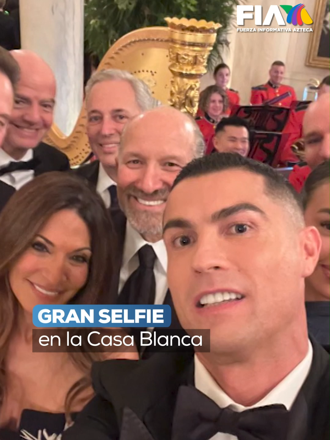 ¡Siuuu! ⚽ Cristiano Ronaldo se hizo presente en la Casa Blanca Una icónica fotografía fue el resultado de la cena de gala que organizó el presidente de EU, Donald Trump, con el fin de darle la bienvenida al nuevo príncipe saudí. En la imagen destacó la aparición del futbolista Cristiano Ronaldo, el magnate Elon Musk, entre otros. Todos los detalles #HechosMeridiano. #AztecaNoticias #Noticias #Informacion #LoUltimo #UltimasNoticias #viral #paratí #FIA #CasaBlanca #cristianoronaldo #EU #ElonMusk #CR7 #Sports #Deporte #LoDescubriEnTikTok #TikTokInforma #TikTokMeHizoVer