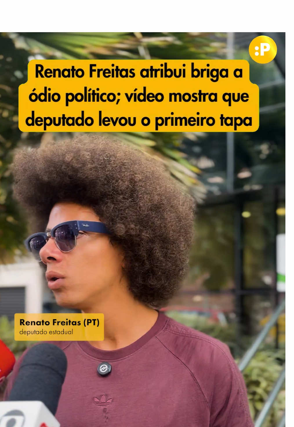 🚨O deputado estadual Renato Freitas (PT) atribuiu ao clima de ódio político no país e aos constantes ataques à esquerda a briga ocorrida na manhã desta quarta-feira (19 de novembro) no Centro de Curitiba. Ele teve o nariz quebrado e falou com a imprensa depois do atendimento médico, em uma clínica no bairro Portão. Em seguida, foi registrar um boletim de ocorrência. Um vídeo mostra que o primeiro a desferir um golpe foi o homem vestido de preto, ainda não identificado. Segundo Freitas, ele, um assessor e uma amiga passavam pelo cruzamento entre as ruas Vicente Machado e Visconde do Rio Branco, no Centro de Curitiba, após um exame médico, quando um carro quase os atropelou. “Ele (o motorista) abriu o vidro e perguntou por que eu estava olhando. Aí ele parou o carro e já veio pronto para a batalha. Meu amigo foi pra cima dele, mas saímos dali. Só que ele veio de novo, filmando com amigos dele