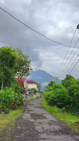 Baik-baik Lah Kamu Semeru Kalau Memang Kamu Ingin Mencari Jalan Lama Yang Ingin Kamu Lewati Kembali #erupsisemeru #semerumeletus #semerulumajang #semeru #erupsi 