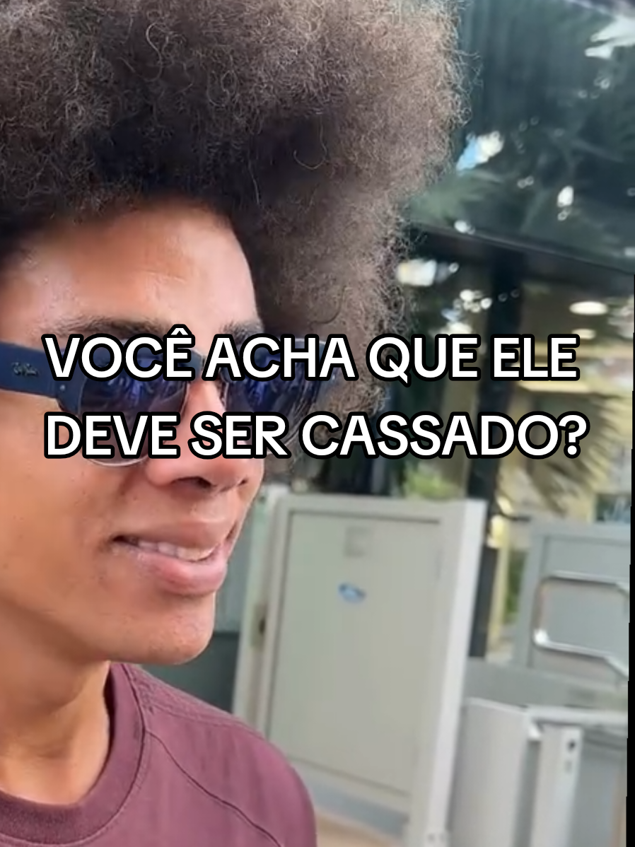 VOCÊ ACHA QUE ELE DEVE SER CASSADO? Eu já pedi a cassação dele. Não podemos aceitar esse tipo de conduta de um parlamentar! #deputado #renatofreitas #centro #parana 