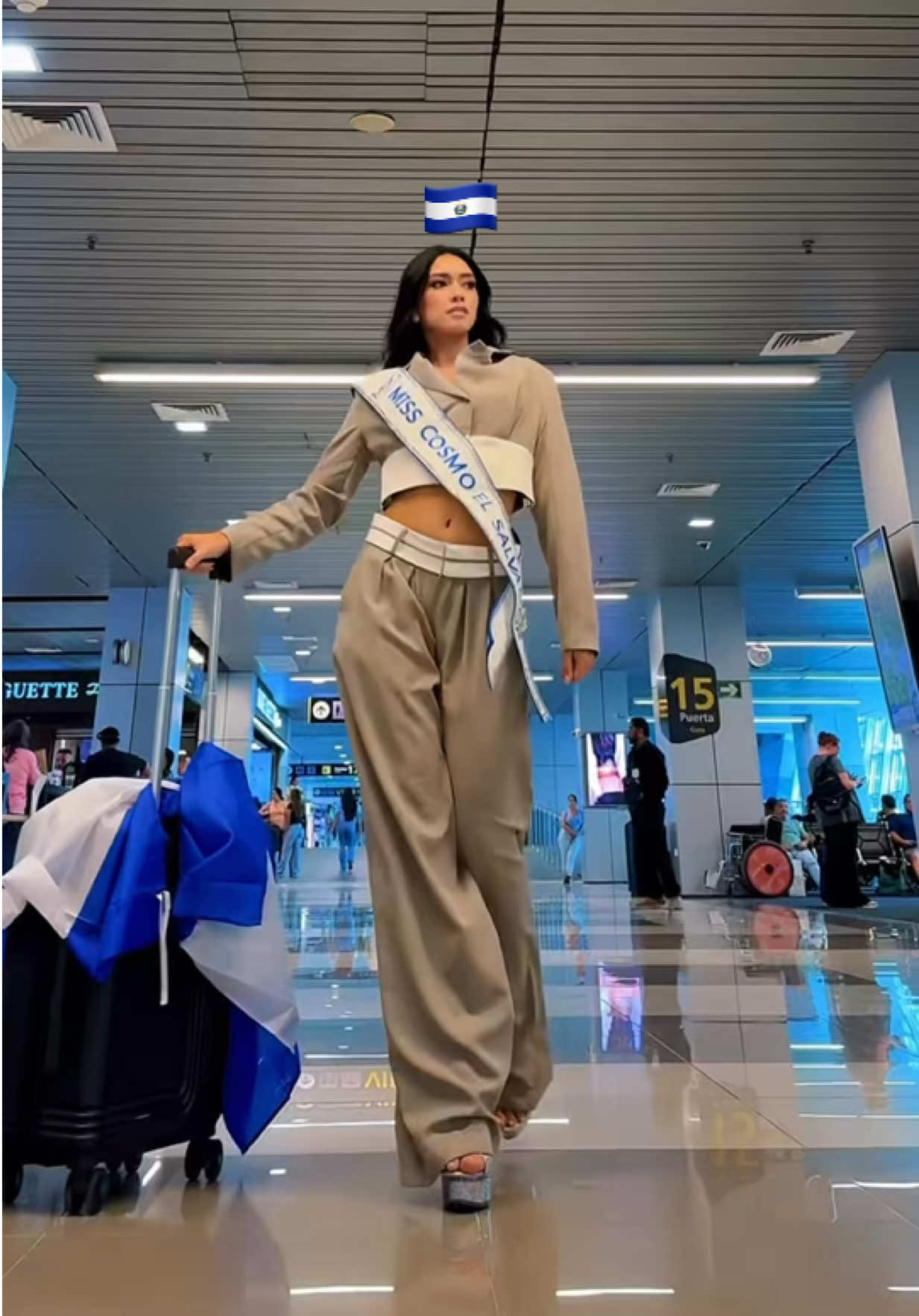 La salida de mi país rumbo a conquistar un sueño que comparto con mi gente 💙 #elsalvador #misscosmo @Miss Cosmo #vietnam 