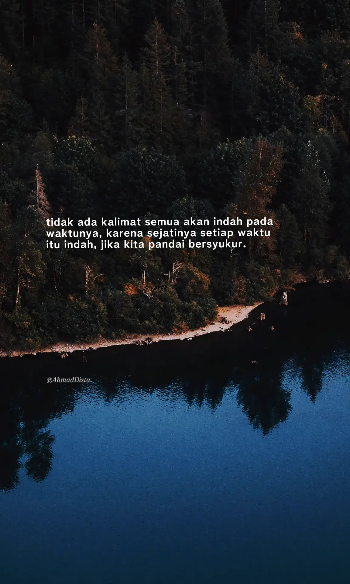 Bahan-bahan📝: 2 tahu putih, potong menjadi 8 bagian. 8 lembar kulit pangsit Ikan tenggiri fillet 200 gram (gr), haluskan. 3 batang daun bawang, cincang halus. 1 sendok teh (sdt) garam. 1/2 sdt merica. 1 sdt gula pasir. 2 butir putih telur. 2 butir telur. 150 mili liter (ml) air dingin. 100 gr tepung sagu. 20 gr tepung terigu. Cara membuat🥢: 1.Siapkan wadah bersih untuk menguleni adonan batagor, 2.Campurkan ikan tenggiri yang sudah dihaluskan dengan daun bawang, garam, dan gula pasir. Campur dengan menggunakan tangan atau spatula hingga tercampur rata, 3.Masukkan putih telur kemudian aduk, 4.Tuang sedikit demi sedikit air dingin sembari terus menguleni adonan, 5.Masukkan tepung sagu sedikit demi sedikit sembari terus diaduk, kemudian masukkan tepung sagu. Aduk adonan hingga rata, 6.Kukus tahu terlebih dahulu, 7.Iris bagian tengah tahu atau kosongkan bagian tengah tahu agar bisa diisi dengan adonan, 8.Masukkan adonan ke dalam tahu juga taruh adonan di tengah kulit pangsit. Tutup kulit pangsit. Sisihkan. 9.Selanjutnya, kocok 2 butir telur dan beri sedikit garam, 10.Siapkan tahu dan kulit pangsit yang sudah diberi adonan kemudian, masukkan ke dalam telur, 11.Siapkan penggorengan. Goreng batagor dalam minyak panas dengan nyala api sedang, 12.Goreng batagor hingga berwarna coklat keemasan atau matang, 13.Sajikan batagor dengan saus kacang, kecap, sambal, dan air perasan jeruk nipis. #katakata #4u #storytime #xzyabc #fyppppppppppppppppppppppp 