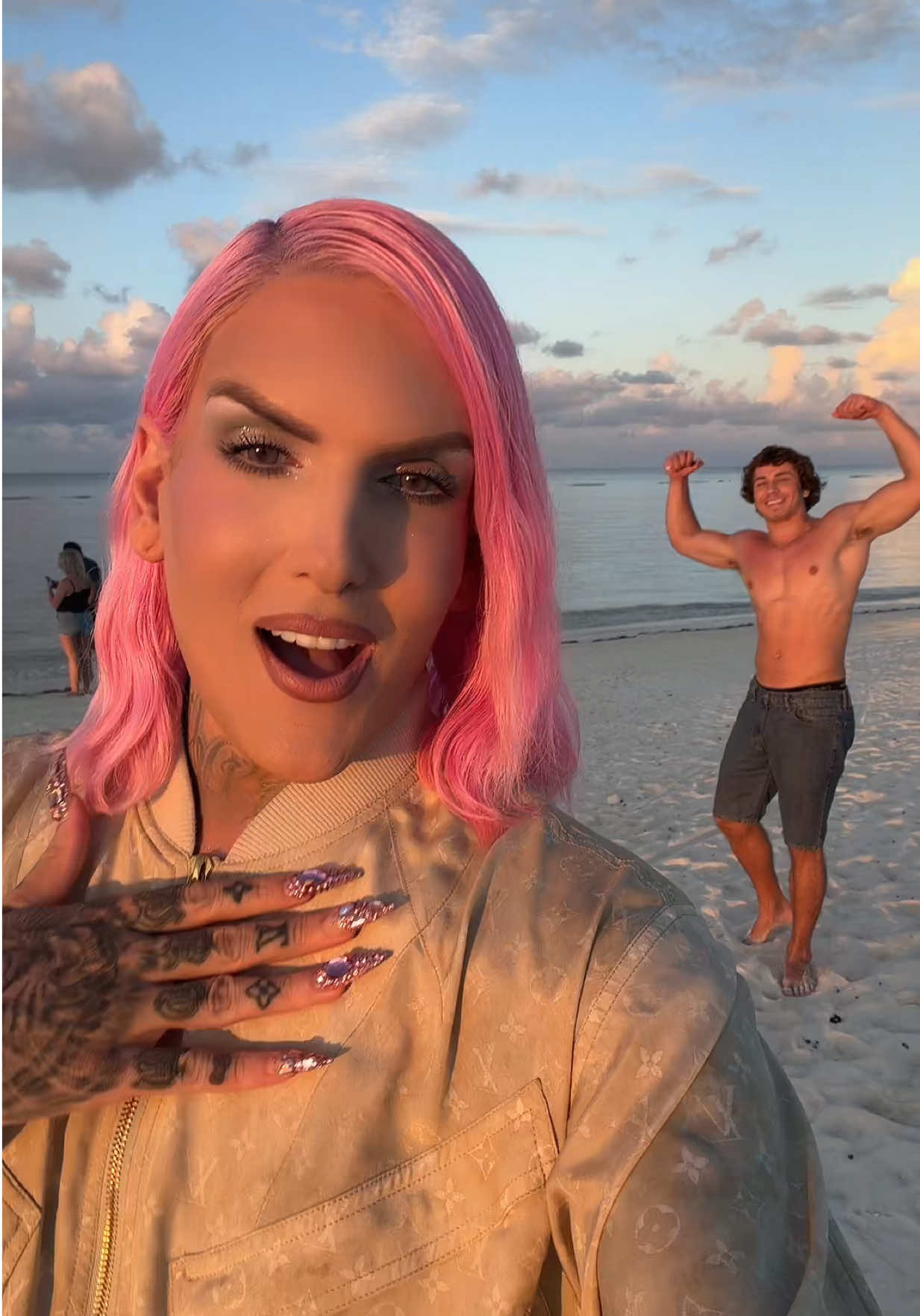 On vacation and enjoying life 🌴 @Wardo #jeffreestar #mexico #beachvibes #louisvuitton #trendingsong 