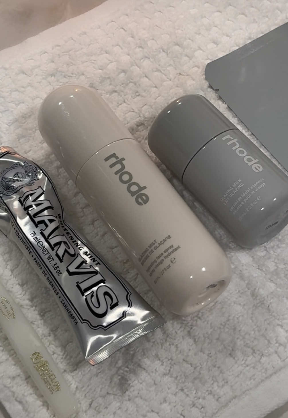 me as soon as it hits 8pm 🛁🫧 products: @rhode skin  #nightroutine #nightvlog #aestheticvlog #nightselfcare #selfcareroutine 