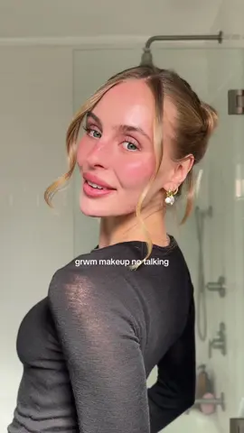 The makeup I do 90% of the time💖🫧  @Haus Labs -contour stick in chisel  -concealer in 11 &12 -glassy blush balm in watermelon @SACHEU Beauty US freckle pen @Armani beauty eyeshadow in 10s chestnut  @Charlotte Tilbury powder  @RMS Beauty lip liner in daytime  @Clarins Official lip perfector 05 candy shimmer #grwmmakeup #makeuphacks #naturalmakeup #minimalmakeup 