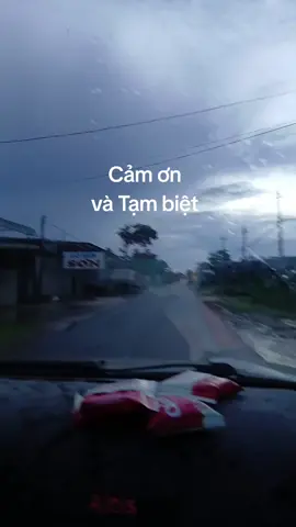 @Trạm buồn:Gửi anh!!!! Em viết những dòng này không phải để trách móc hay than vãn, mà chỉ đơn giản là một lời cảm ơn, một sự khép lại cho hành trình mà chúng ta đã đi cùng nhau. Thời gian qua, anh đã đồng hành cùng em, cùng em đi qua những tháng ngày đầy đủ cung bậc cảm xúc,, từ vui vẻ, hạnh phúc, cho đến cả những nỗi buồn, lo lăng. Em biết, không phải lúc nào tình cảm cũng trọn vẹn như mình từng mong muốn, nhưng ít nhất, chúng ta đã thật lòng với nhau trong quãng thời gian ấy. Em muốn cảm ơn anh,,, vì đã từng thương em, từng quan tâm em, từng đặt em ở một góc trong trái tim anh. Cảm ơn anh vì những kỷ niệm ngọt ngào, những buổi trò chuyện kéo dài tới khuya, những ngày bình yên mà em biết có anh bên cạnh em. Em cũng cảm ơn cả những giận hờn, vì chúng dạy cho em cách kiên nhẫn, cách bao dung và cách hiểu một người. Nhưng rồi, có những điều dù mình có cố gắng đến đâu cũng không thể giữ lại. Có lẽ chúng ta đã đến lúc phải dừng lại, không phải vì hết thương, mà không còn đủ lý do để tiếp tục bước đi cùng nhau. Em tin, dừng lạ lúc này sẽ tốt cho cả hai, để mỗi người có thể tìm thấy con đường phù hợp hơn cho riêng mình. Anh ạ, chia tay không có nghĩa là phủ nhận hết tất cả. Em vẫn trân trọng anh như một phần thanh xuân đẹp đẽ mà em may mắn được đi qua. Em vẫn mong anh hạnh phúc, sẽ tìm thấy người xứng đáng với trái tim anh, người có thế đồng hành lâu dài cùng anh trên đoạn đường mà em không còn ở đó nữa. Cảm ơn anh, vì đã từng là '''người thương