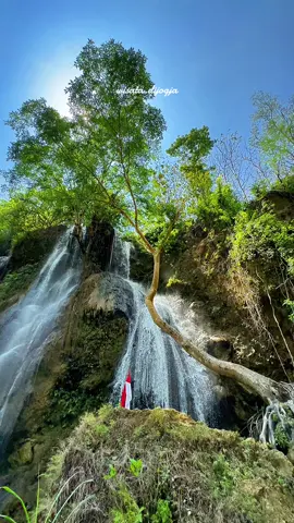 Sesekali kabur dari keramaian… Sri Gethuk itu tempatnya.” Siap trip? Hubungi kami, paket wisata Jogja siap berangkat! ✨ sewa mobil + driver jogja 🗺️ paket wisata jogja 👨‍👩‍👧‍👦 group & family trip 🧳 solo trip 🚐 private trip #sewamobiljogja #paketwisatajogja  #wisatajogja #airterjunsrigethuk 