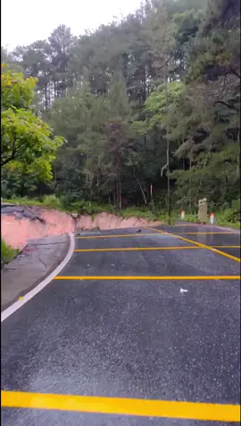 Đà Lạt đèo mimosa chia cắt hoàn toàn