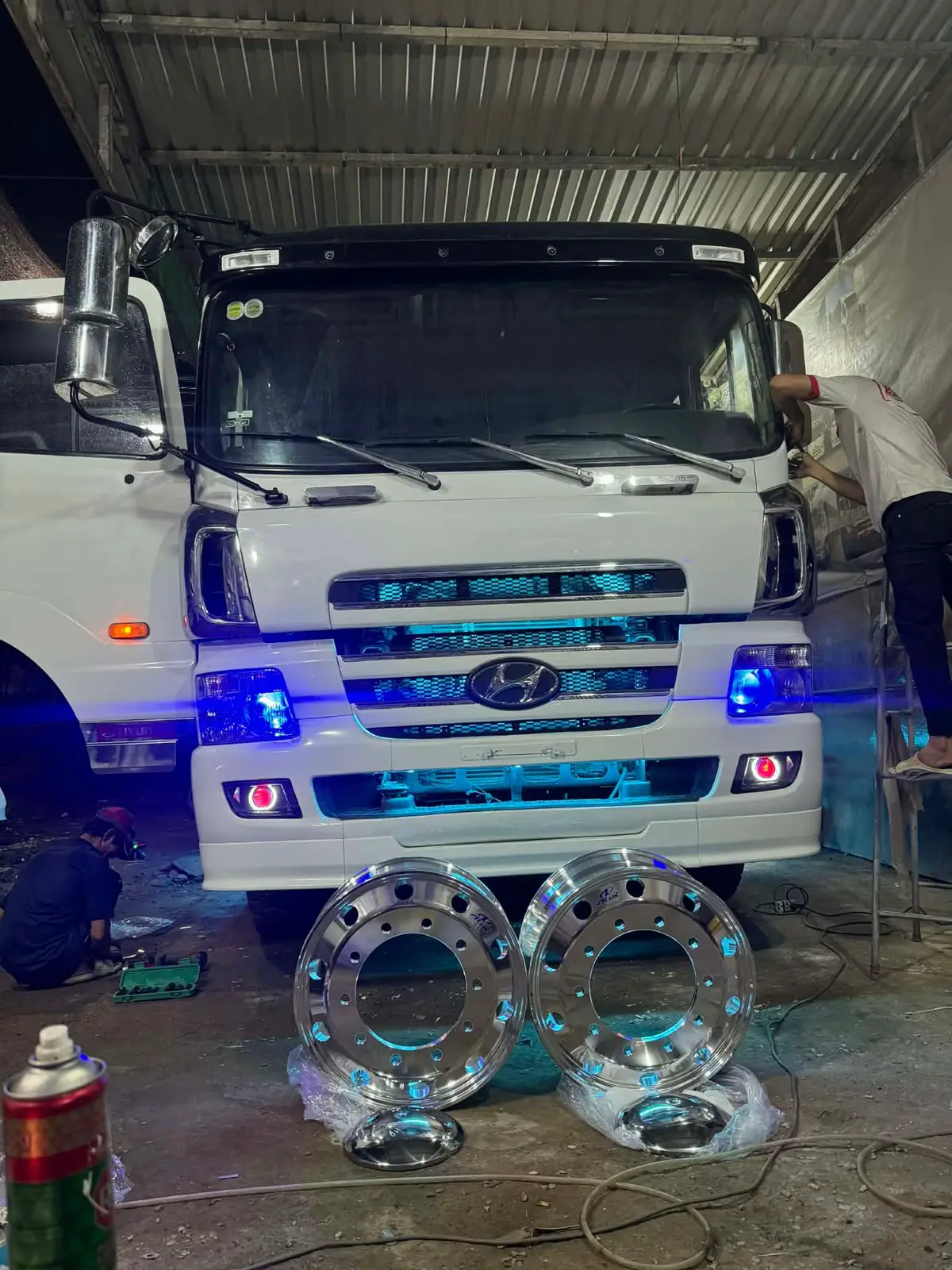 Chủ xe Tâm Huyết quá😂😂😂Dọn xong xe thì dọn đồ ra xe ngủ luôn