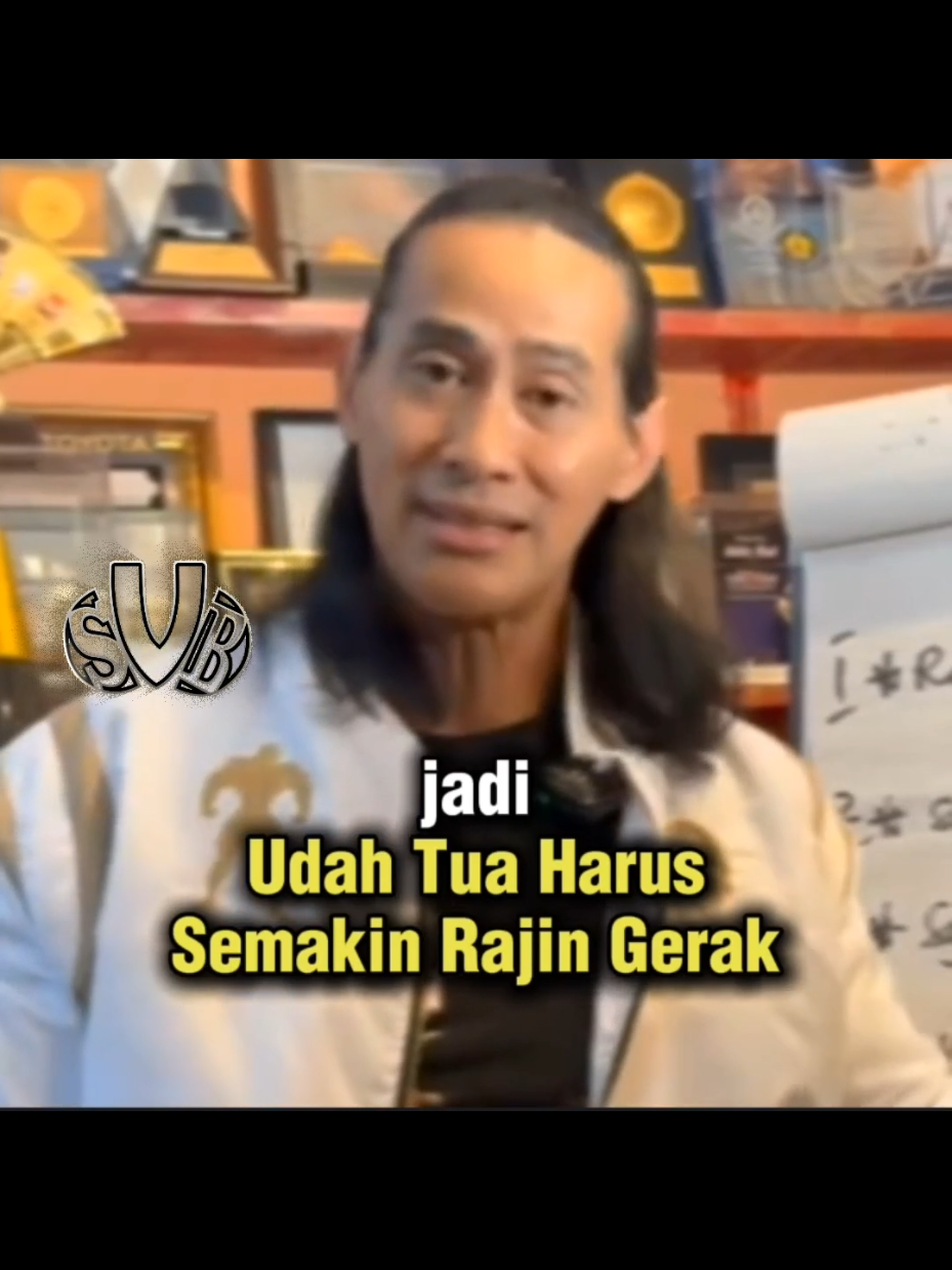 Semakin usia kedepan hingga lansia, semakin membutuhkan gerak fisik, terutama Latihan Beban.  Agar Otot² tersebut tidak menurunkan kekuatan untuk menjalani aktifitas harian & mencegah penyakit degeneratif.  Otot tidak pernah mengenal usia, hanya manusia sendiri belum paham akan anatomi tubuh.  Source : IG @ade_rai atau Youtube : Dunia Ade Rai #kebugaran  #fitnesslife  #infokesehatan  #svbhealthnews