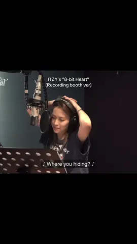 they layered the “I’m offended” parts with all of the members but I didn’t feel like doing that😭#itzy#8bitheart#recordingbooth#fyp#mitzy