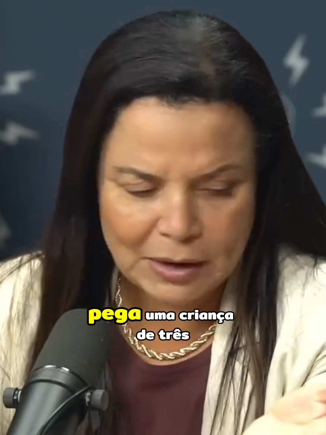 Andrea Vermont fala sobre a criação de filhos antigamente vs atualmente no Flow! #viral #fy #flowpodcast #andreiavermont