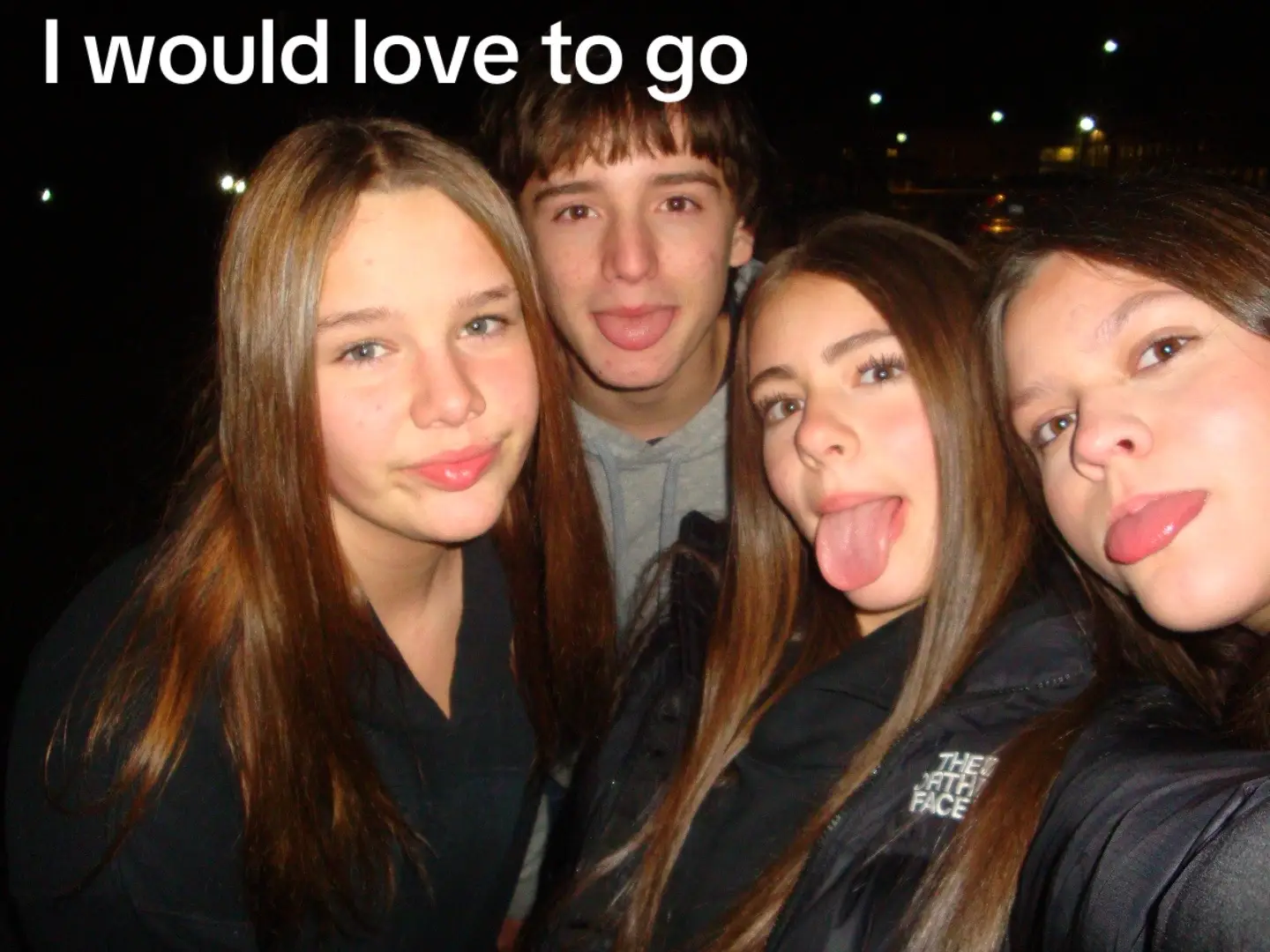 I miss summer🥀😪 and all my kittens that moved away. The first pic gives sibling energy. 