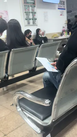 Đưa khách vào làm giấy tờ xe , mà gặp bà chị thi bằng lái 😂 chị khấn vậy các cụ phù hộ lắm 😂#taxiyingge #yingge_taoyuan_tw😊 #láixe #thilaixe #sathachlaixe 